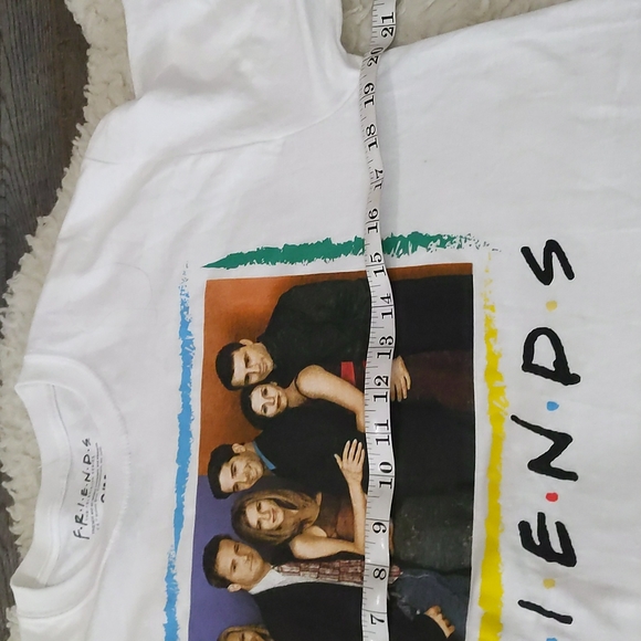 FOREVER 21 Friends TV Show Graphic Tee ~ NWOT - Picture 6 of 7
